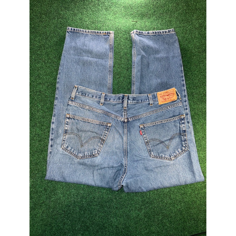 Levis 550 Relaxed Fit Jeans Mens 38x32 Medium Wash Blue Denim Tapered Leg - Picture 4 of 5